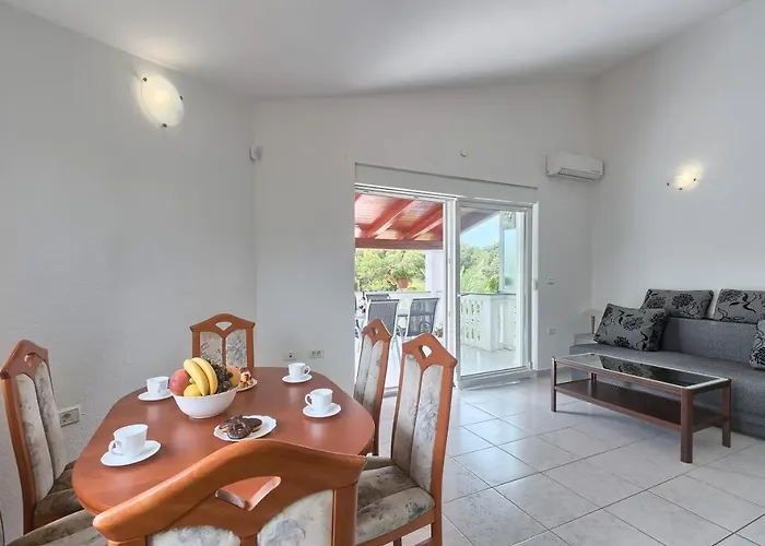 Ajda Βίλα Πούλα